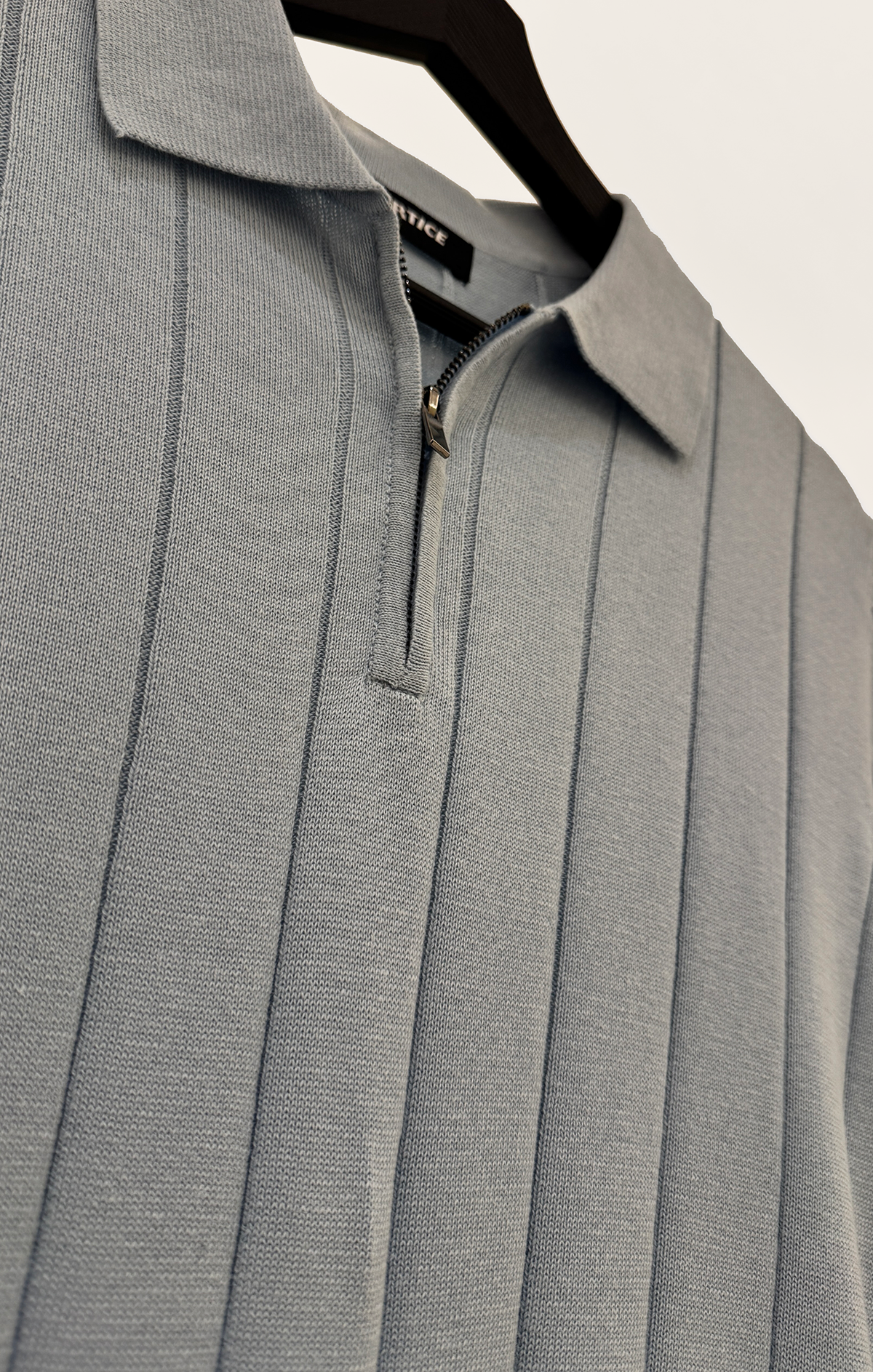 T-SHIRT KNITTED POLO W/ZIP REF.XH-012"LIGHT GREY”قميص بولو محبوك بسحاب