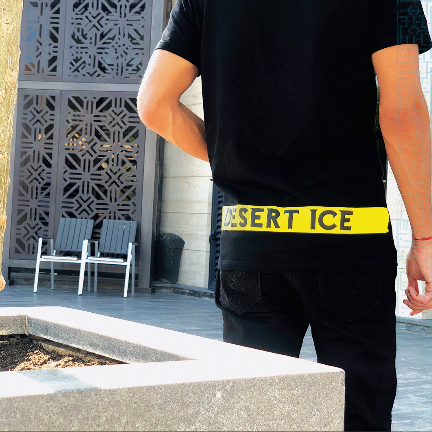 Desert Ice Yellow Stripe T-Shirt "Black" (Unisex) تي شيرت مخطط باللون الأصفر "أسود" (للجنسين)